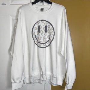 Women’s Leopard Smiley Graphic Sweatshirt